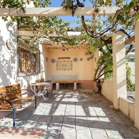 Masa La Bomba Kır Evi
