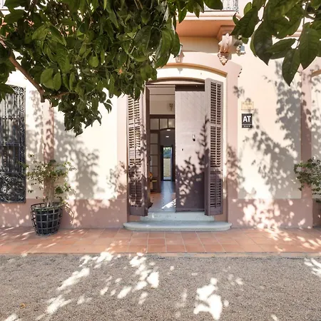 Kır Evi Masa La Bomba El Masnou