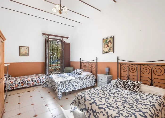 Masa La Bomba Country house Masnou